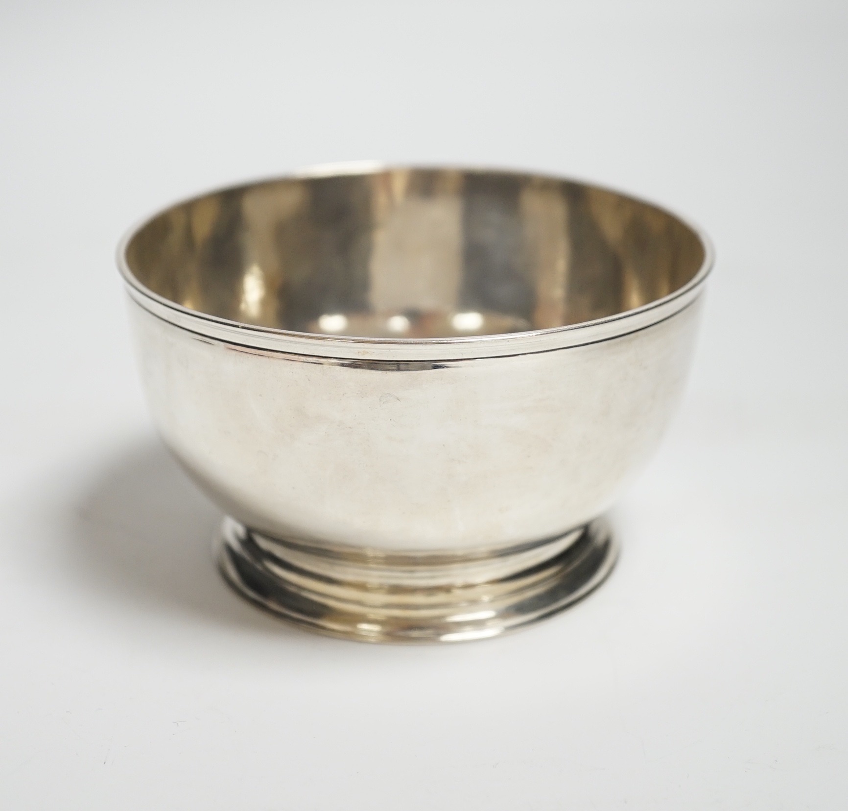 An early George III silver bowl, London, 1761, diameter 10cm, 6.2oz.